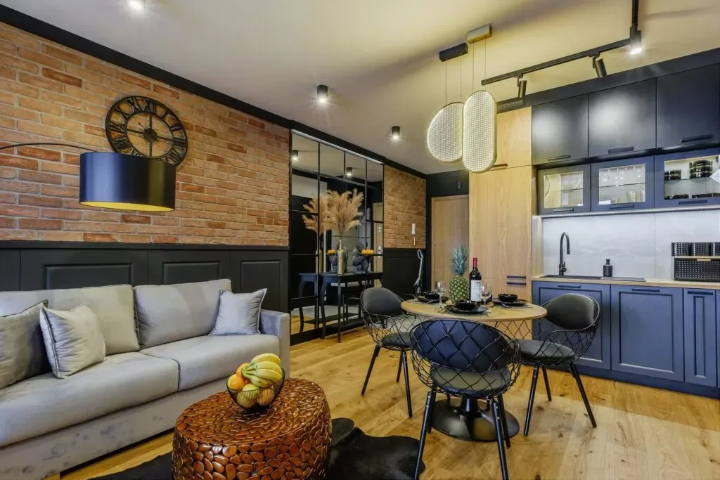 Nowoczesny apartament w stylu loftowym z cegłą i designerską kuchnią