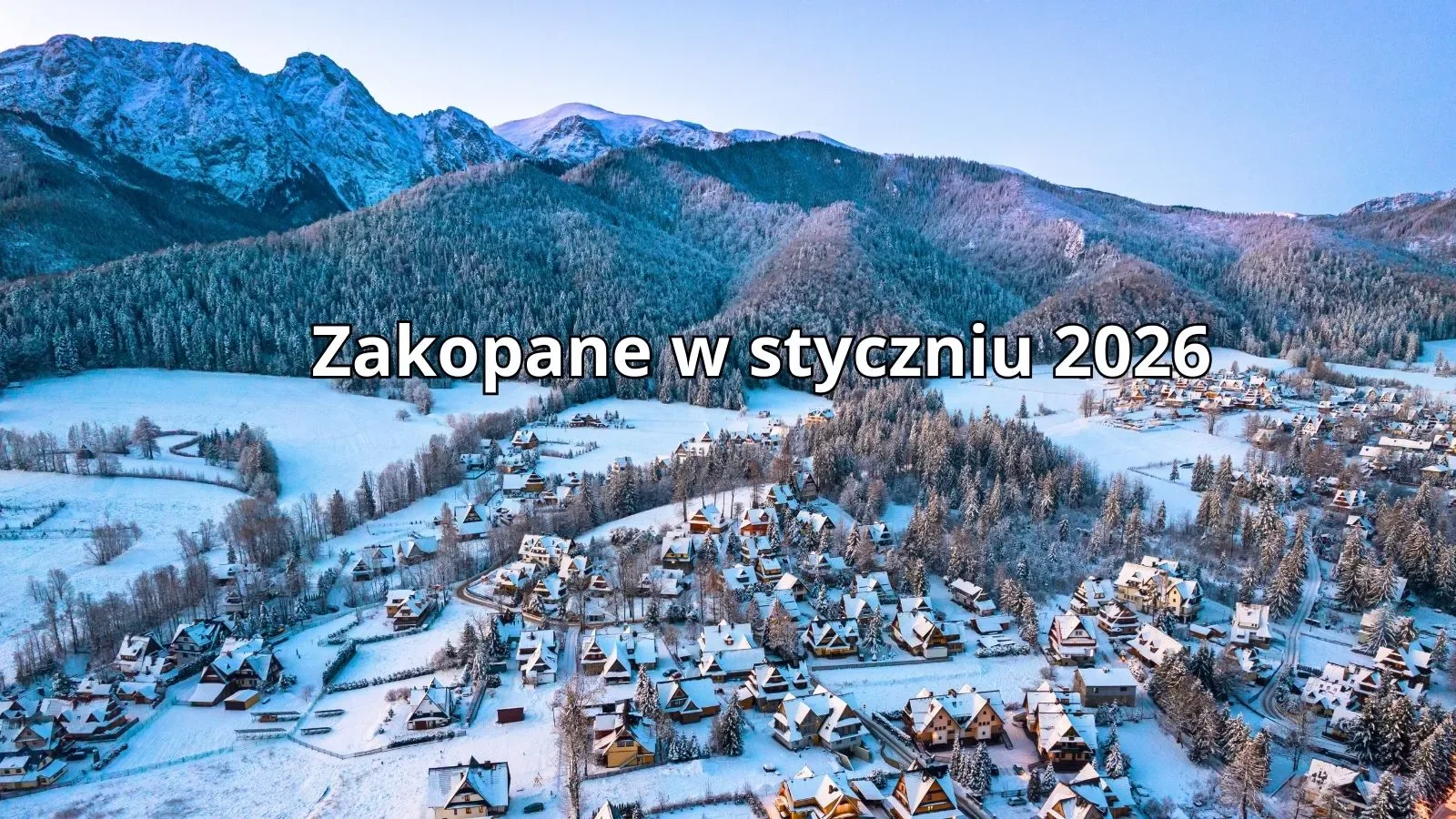 Zimowa panorama Zakopanego w styczniu 2026, ośnieżone domy i Tatry w tle