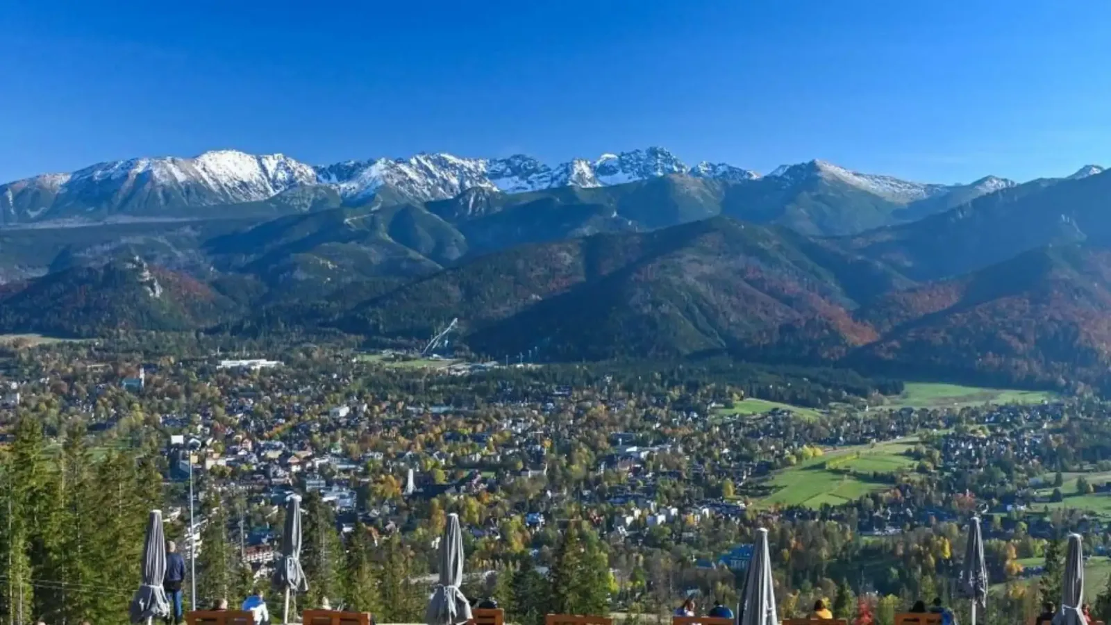 Widok z Gubałówki na Zakopane i Tatry