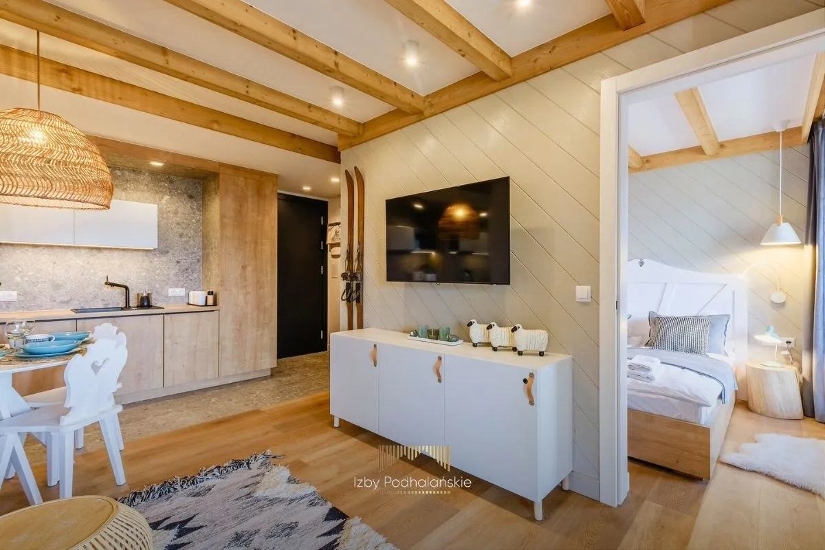 Przytulny apartament w Zakopanem z drewnianymi elementami – świąteczny klimat i widok na Tatry